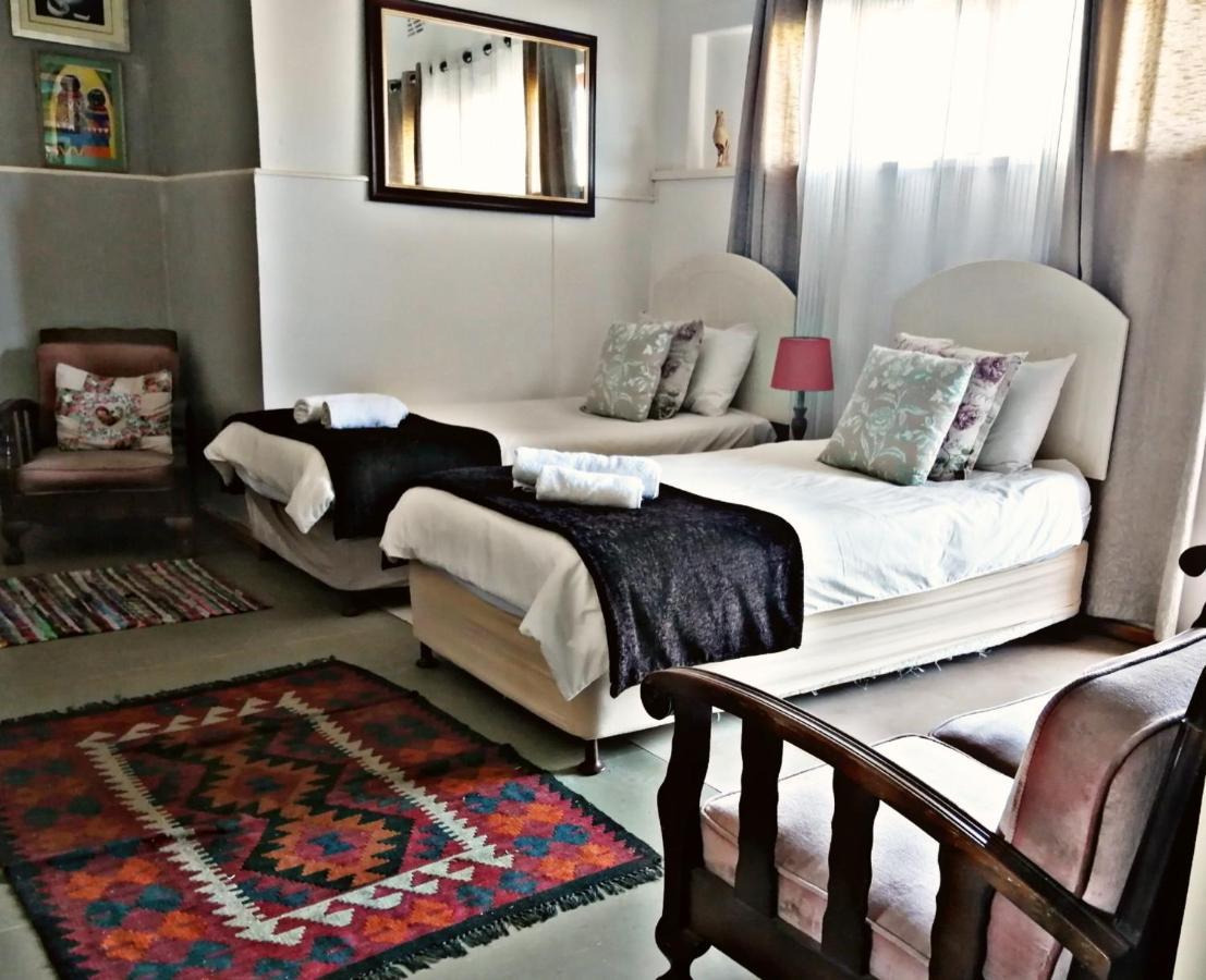 Suzie'S Coffee Shop Accommodation Белвилл Экстерьер фото