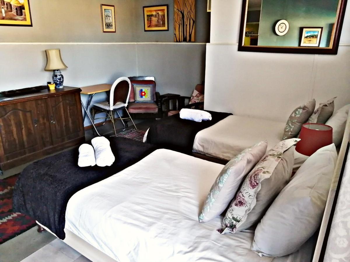 Suzie'S Coffee Shop Accommodation Белвилл Экстерьер фото