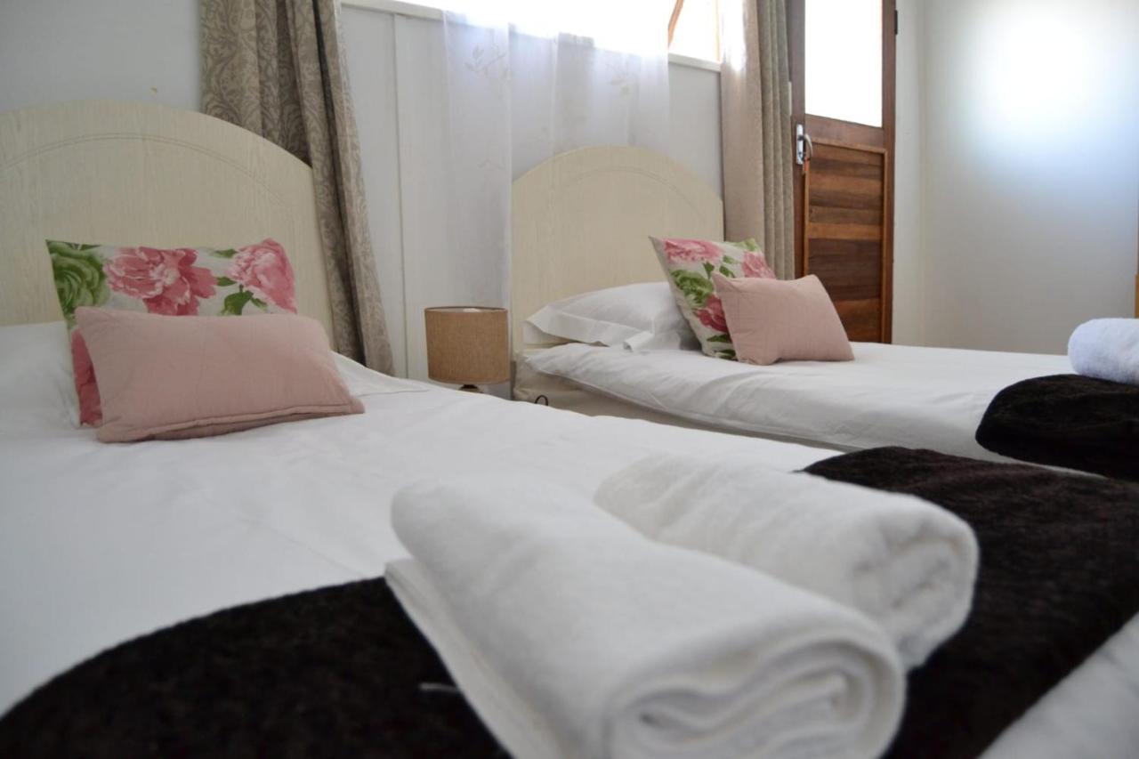 Suzie'S Coffee Shop Accommodation Белвилл Экстерьер фото
