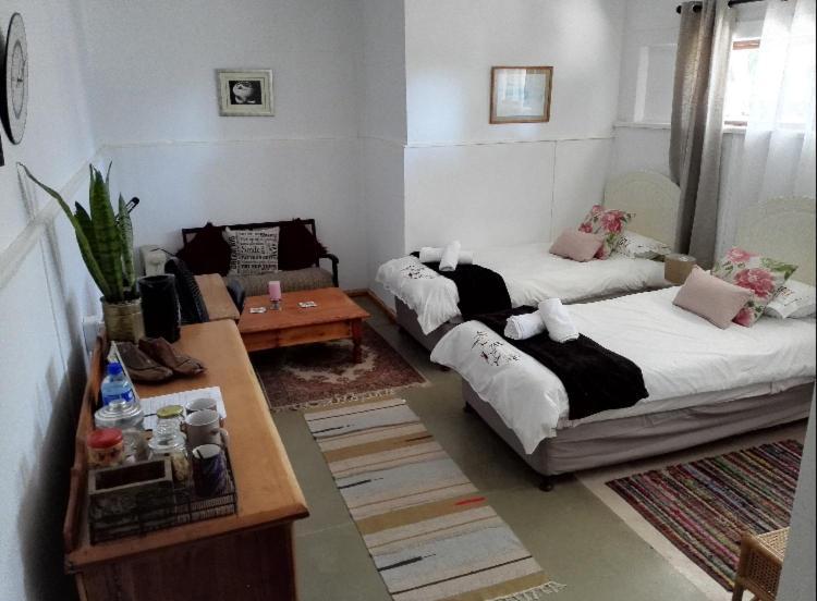 Suzie'S Coffee Shop Accommodation Белвилл Экстерьер фото