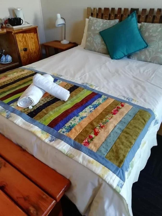Suzie'S Coffee Shop Accommodation Белвилл Экстерьер фото